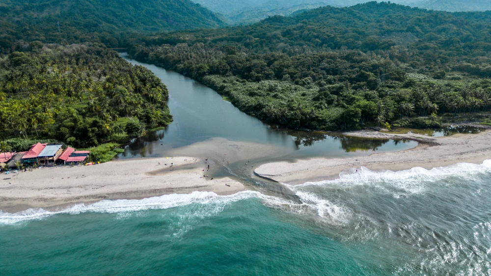 Mendihuaca río y mar